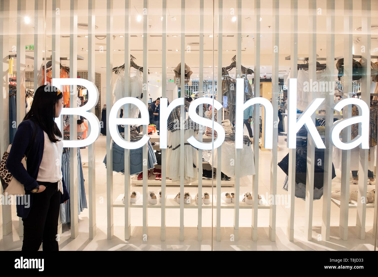 Multinazionale spagnola l'azienda di abbigliamento di marca negozio Bershka  visto in Hong Kong shopping mall Foto stock - Alamy