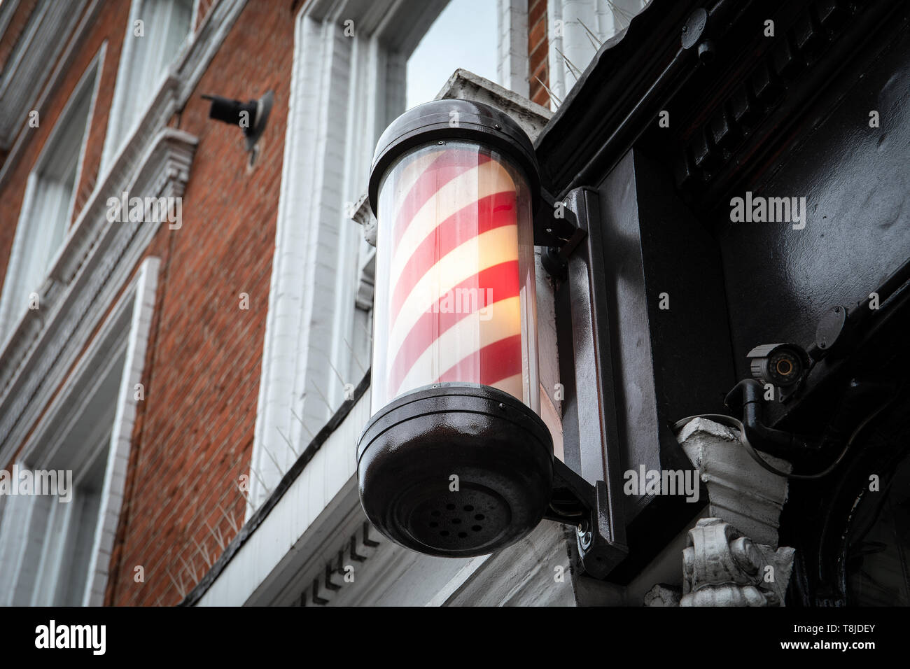 Un barbiere pole - Segno utilizzato da Barbieri Foto Stock