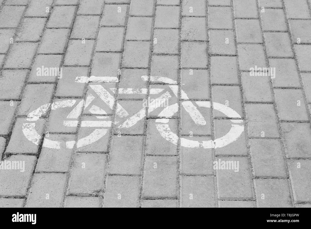 Bicicletta bianchi modo segno sulla strada Foto Stock
