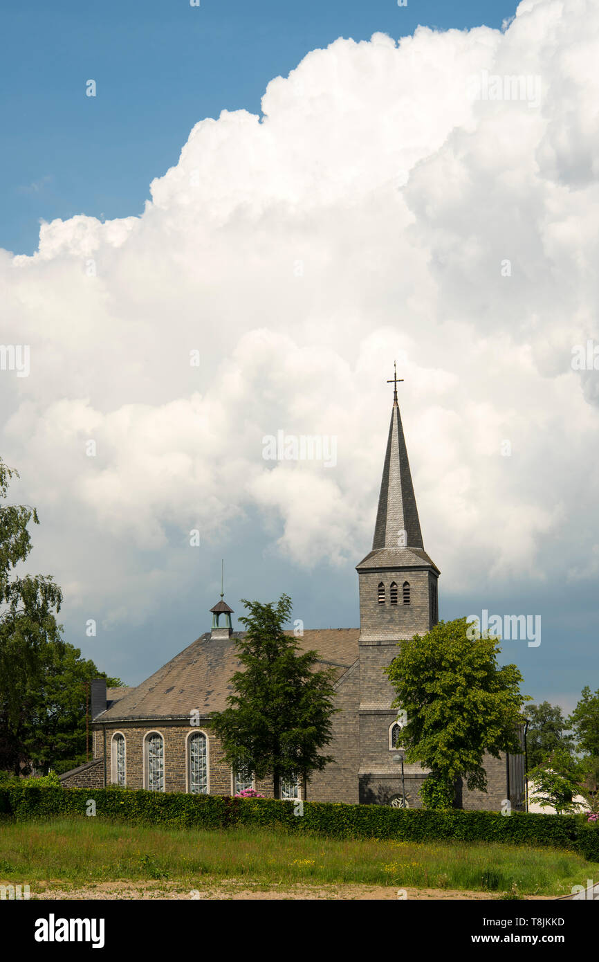 Deutschland, NRW, Städteregion Aachen, Eifel, Kirche von Monschau-Mützenich, Mützenich ist eine Exklave und komplett von Belgien umschlossen. Foto Stock