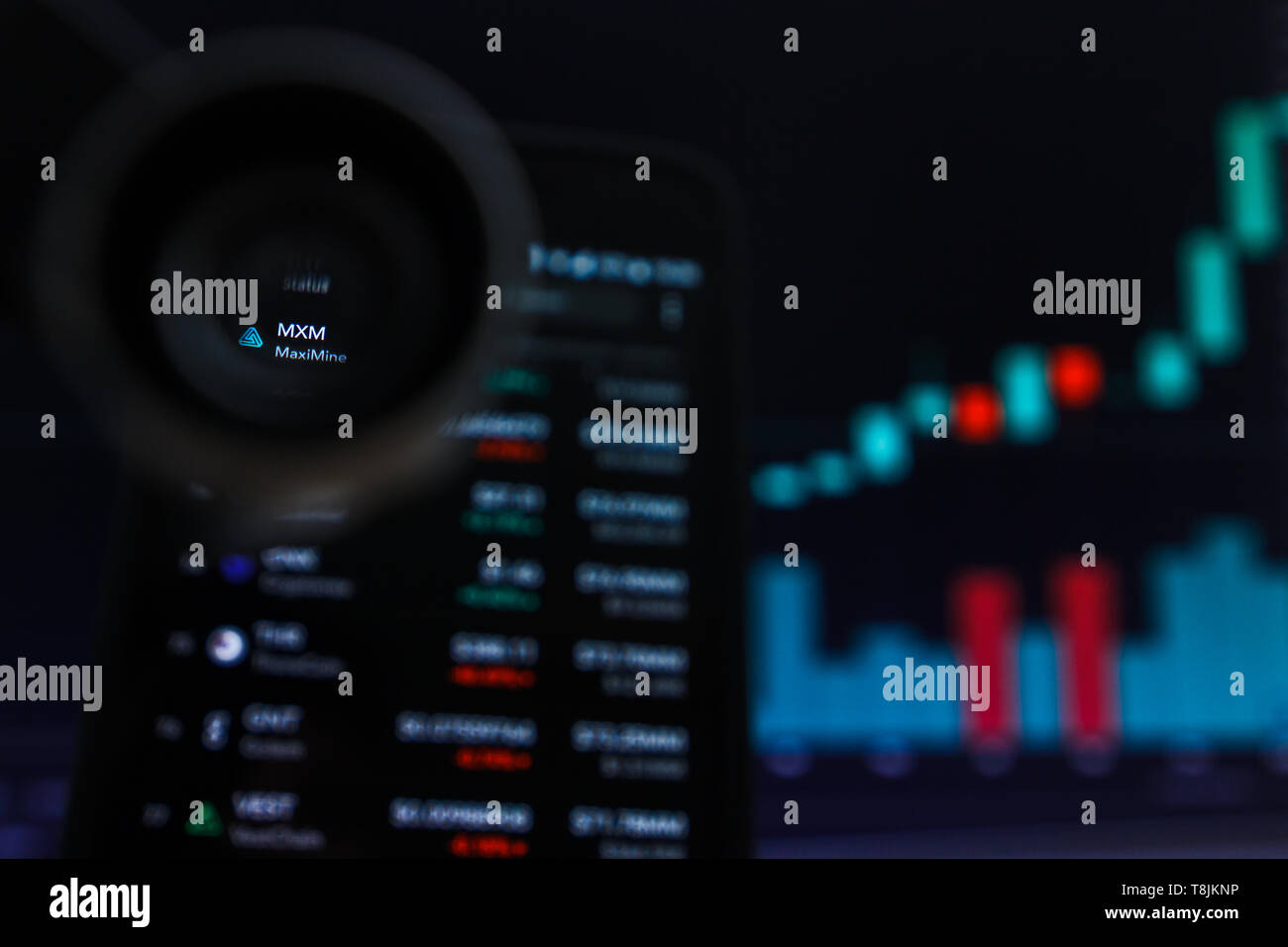 SAN FRANCISCO, STATI UNITI - 9 Maggio 2019: un grafico di tendenza crescente di MXM Maximine Cryptocurrency Coin. L'illustrazione delle candele verde bar di tendenza di sollevamento, Foto Stock