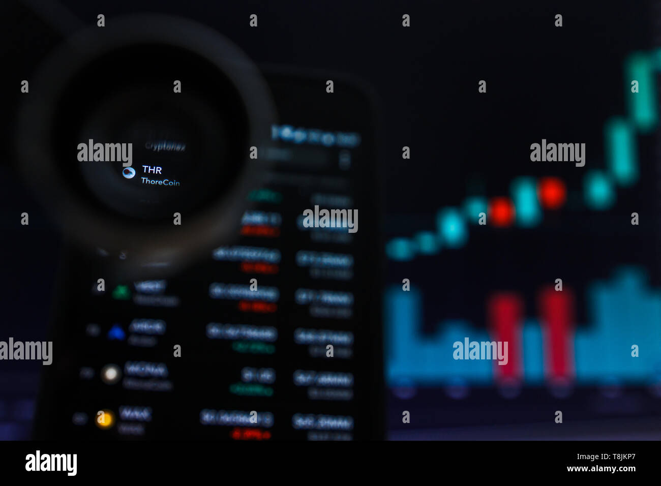 SAN FRANCISCO, STATI UNITI - 9 Maggio 2019: un grafico di tendenza crescente di THR ThoreCoin Cryptocurrency. L'illustrazione delle candele verde bar di tendenza di sollevamento, San Foto Stock