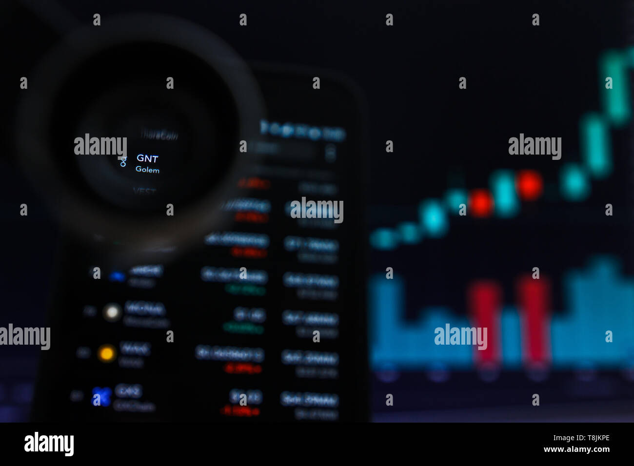 SAN FRANCISCO, STATI UNITI - 9 Maggio 2019: un grafico di tendenza crescente di GNT Golem Cryptocurrency. L'illustrazione delle candele verde bar di tendenza di sollevamento, San Fran Foto Stock