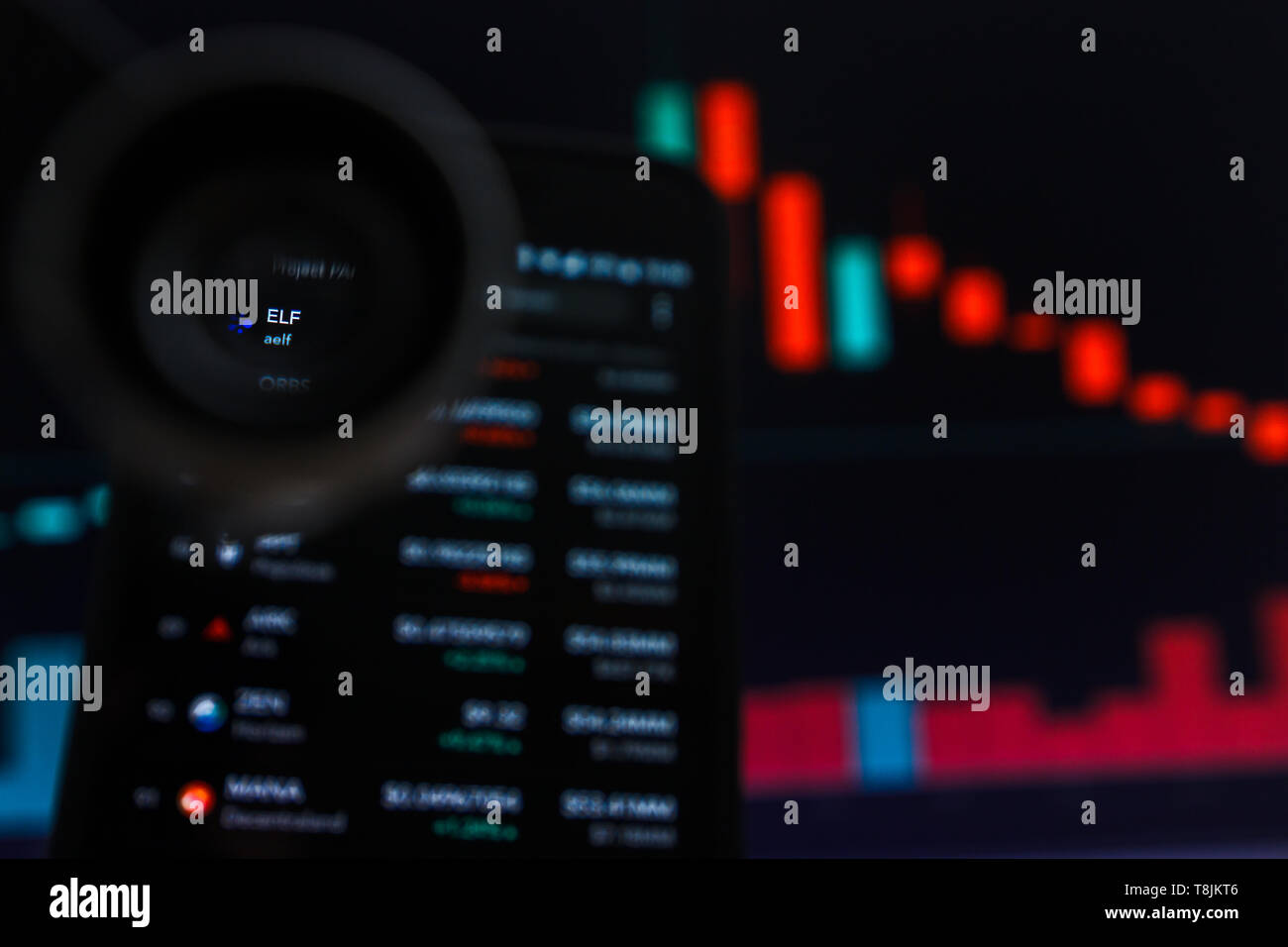 SAN FRANCISCO, STATI UNITI - 9 Maggio 2019: un grafico di trend decrescente di ELF aelf Cryptocurrency. L'illustrazione delle candele rosse Bar cadendo tendenza, San Fr Foto Stock