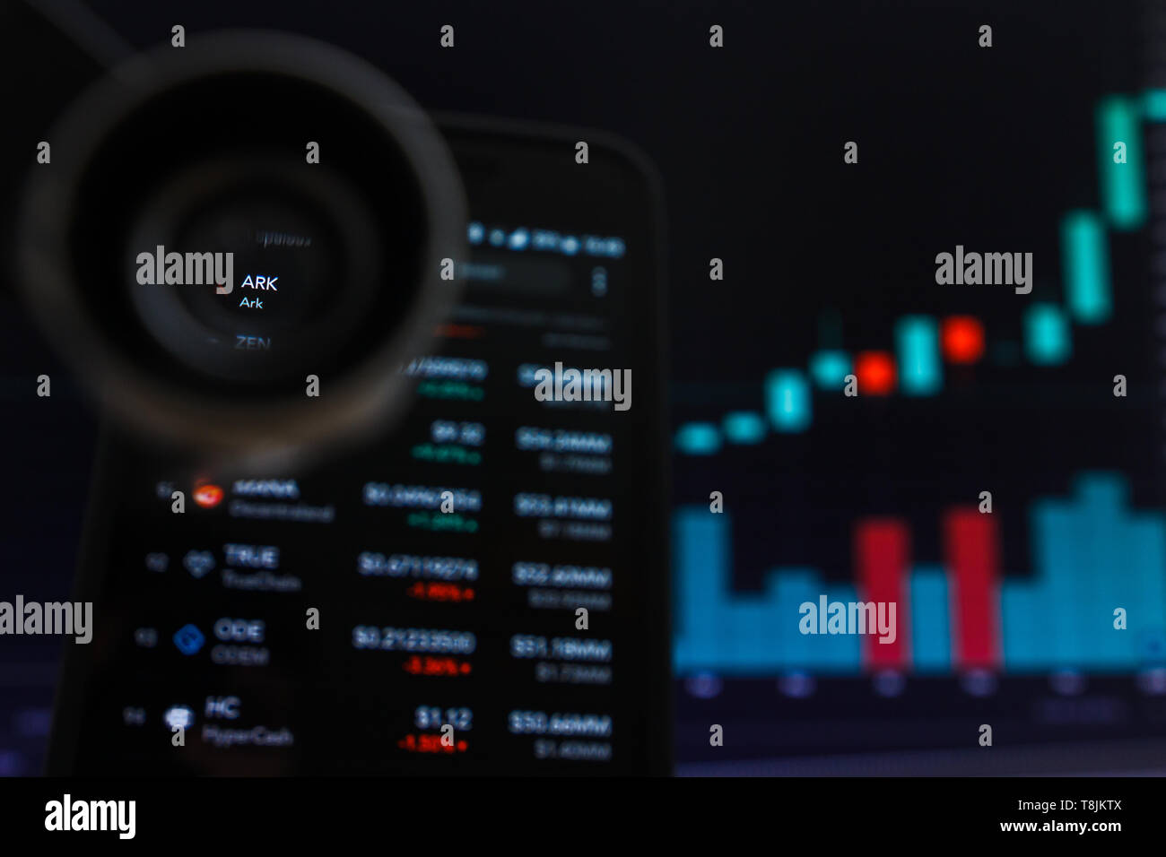 SAN FRANCISCO, STATI UNITI - 9 Maggio 2019: un grafico di tendenza crescente di arca Cryptocurrency. L'illustrazione delle candele verde bar di tendenza di sollevamento, San Francisco, Foto Stock