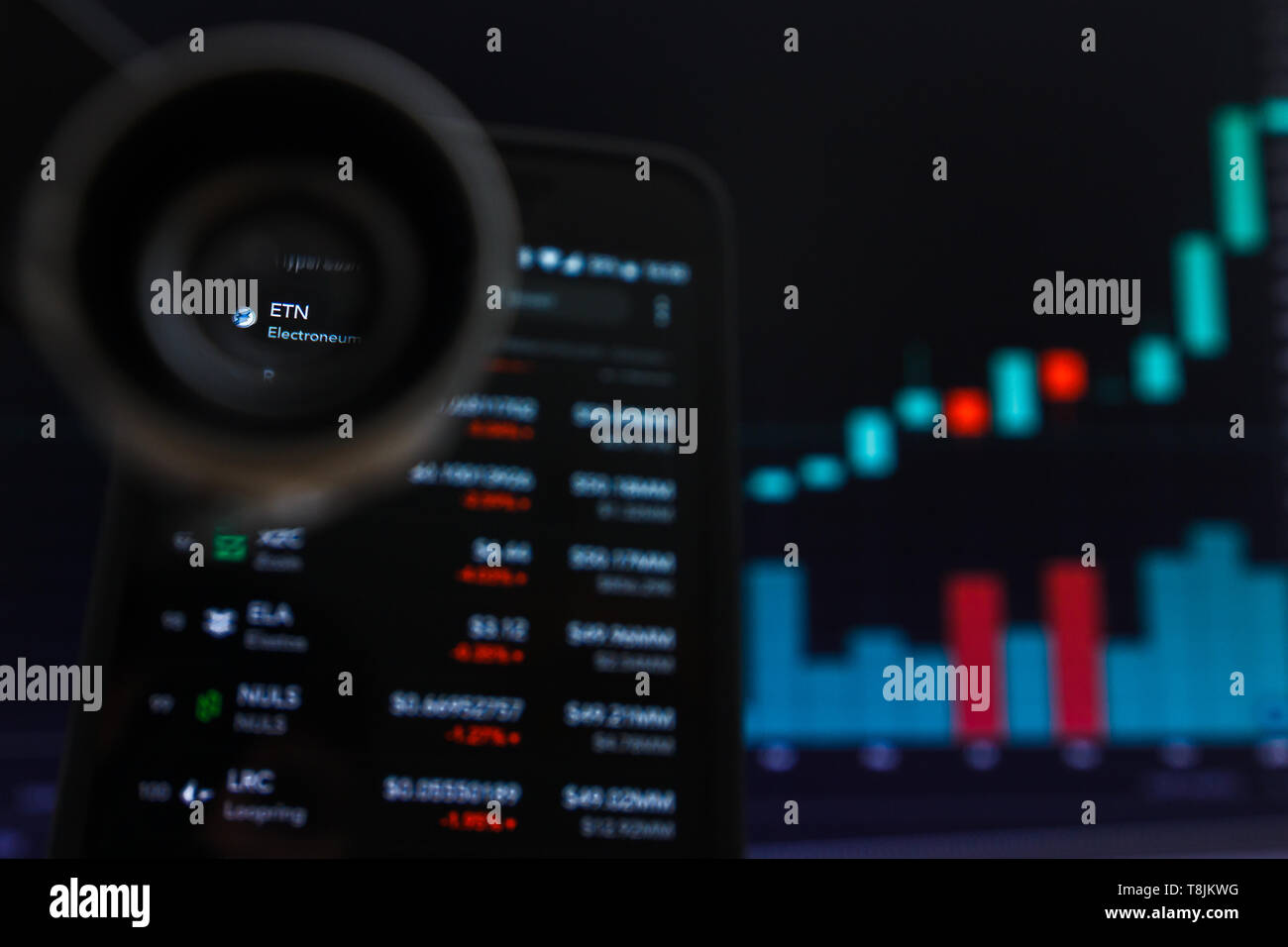 SAN FRANCISCO, STATI UNITI - 9 Maggio 2019: un grafico di tendenza crescente di ETN Electroneum Cryptocurrency. L'illustrazione delle candele verde bar di tendenza di sollevamento, Sa Foto Stock