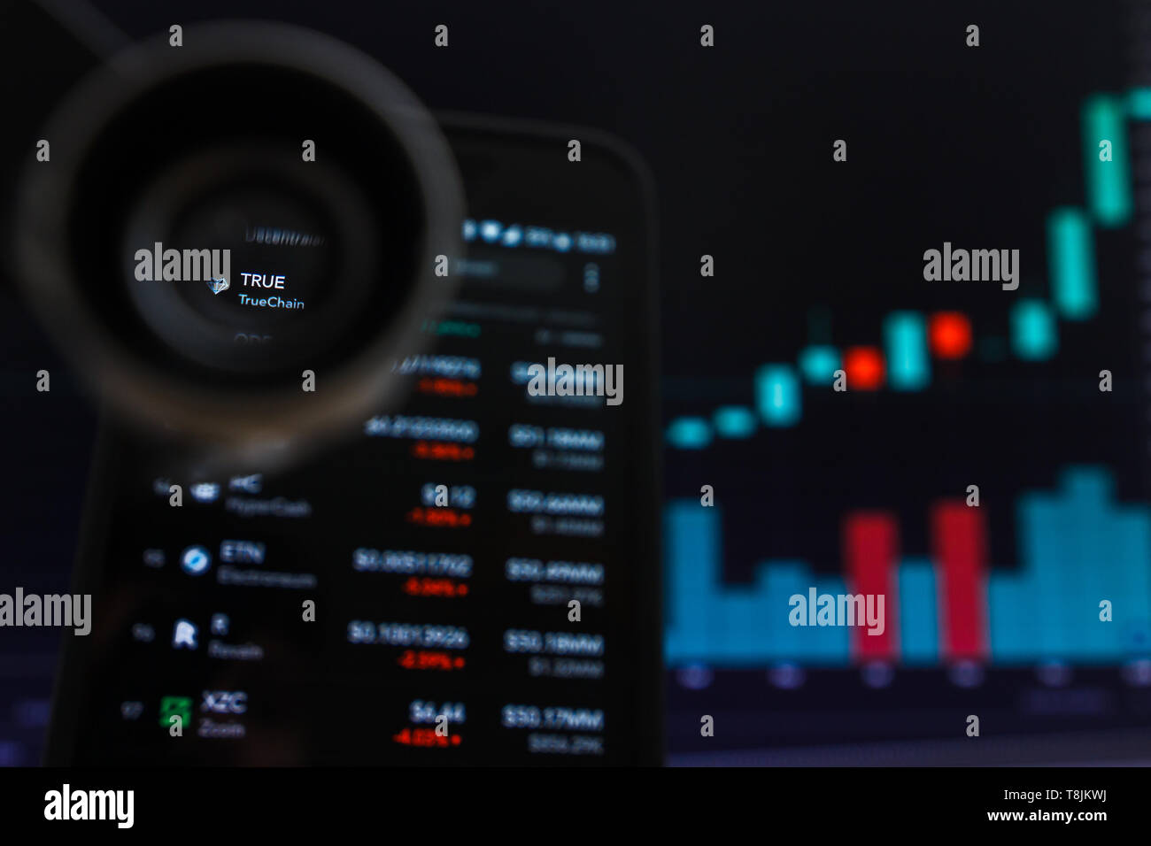 SAN FRANCISCO, STATI UNITI - 9 Maggio 2019: un grafico di andamento crescente del vero TrueChain Cryptocurrency. L'illustrazione delle candele verde bar di tendenza di sollevamento, San Foto Stock