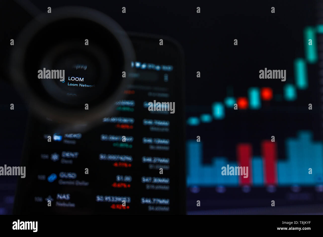 SAN FRANCISCO, STATI UNITI - 9 Maggio 2019: un grafico di andamento crescente del telaio LoomNetwork Cryptocurrency. L'illustrazione delle candele verde bar di tendenza di sollevamento, S Foto Stock