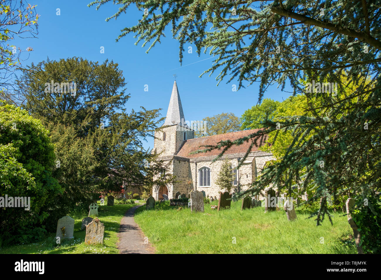 Il pittoresco St Nicholas' Chiesa Pluckley Kent, Regno Unito, dove le scene per la popolare serie TV "Darling boccioli di Maggio" sono state filmate Foto Stock