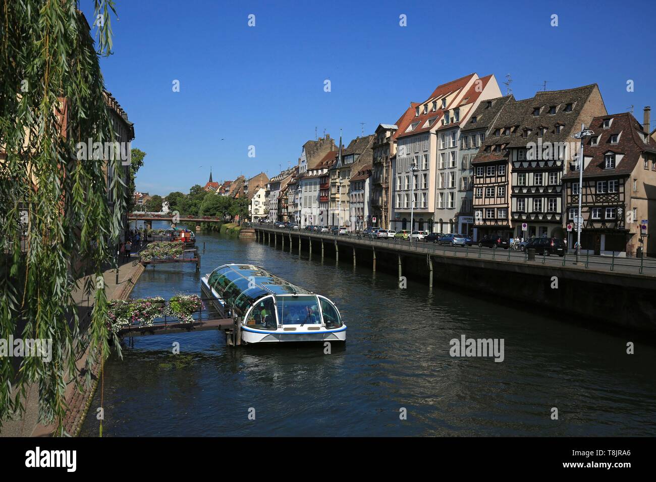 Francia, Bas Rhin, Strasburgo, l'Ill e il Quai des Bateliers Foto Stock