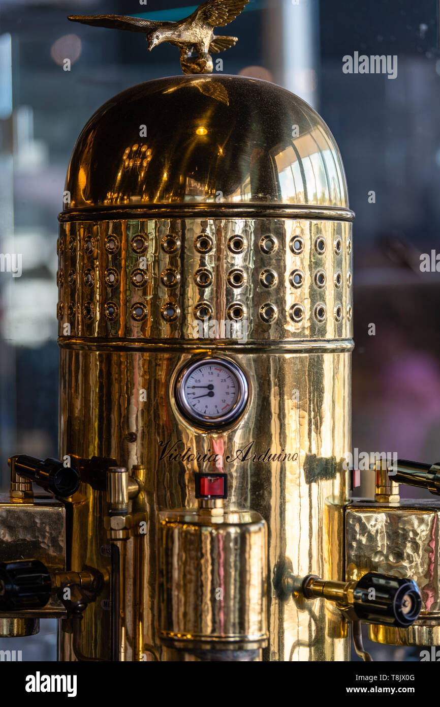 Blackheath, Australia - 26 Aprile 2019: Victoria Arduino Caffè Italia macchina espresso sul display in un cafe Foto Stock