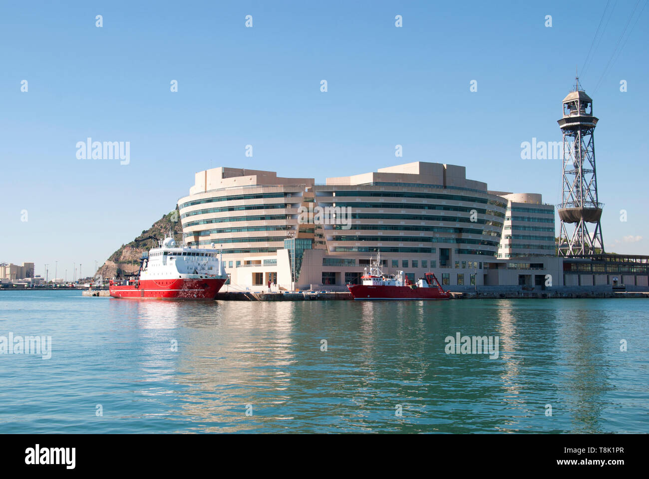 Navi oceanografiche Sarmiento de Gamboa e García del Cid ormeggiata nel porto di Barcellona. Foto Stock