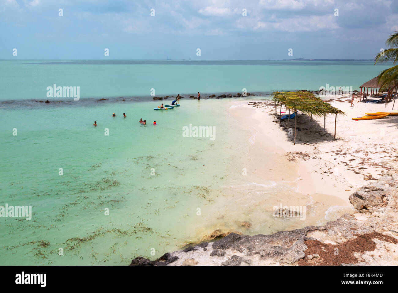 Spiaggia del Messico - i turisti in vacanza sulla spiaggia di Campeche, Yucatan, Messico, Golfo del Messico, Foto Stock