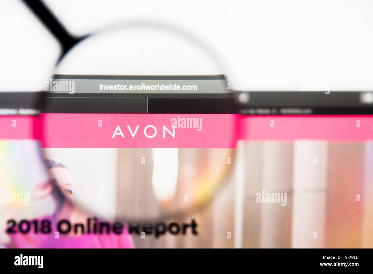 Richmond, Virginia, Stati Uniti d'America - 9 Maggio 2019: Editoriale illustrativi dei prodotti Avon Inc website homepage. Avon Products Inc. Il logo visibile sullo schermo di visualizzazione. Foto Stock