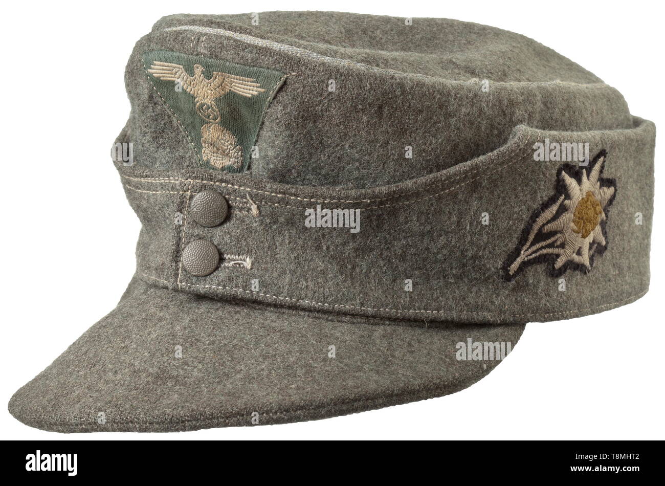 Un campo Cap per il Führer delle Waffen-SS truppe di montagna campo grigio in panno di lana con tubazioni d'argento, due field-verniciato grigio pulsanti cappello, macchina cucita con cappuccio trapezio (macchina-tessuto), il lato sinistro con un cucito in "Edelweiß" su una base nera. Luce fodera interna. Molto rare. storica, storica del xx secolo, 1930S, 1940s, Waffen-SS Divisione armati delle SS, servizio armato, servizi armati, NS, il socialismo nazionale, il nazismo, il terzo Reich, Reich tedesco, Germania, militare, militaria, utensile e un pezzo di attrezzature, utensili, oggetto, oggetti, alambicchi, clipping, clippings, tagliate, cut-out, c, Editorial-Use-solo Foto Stock
