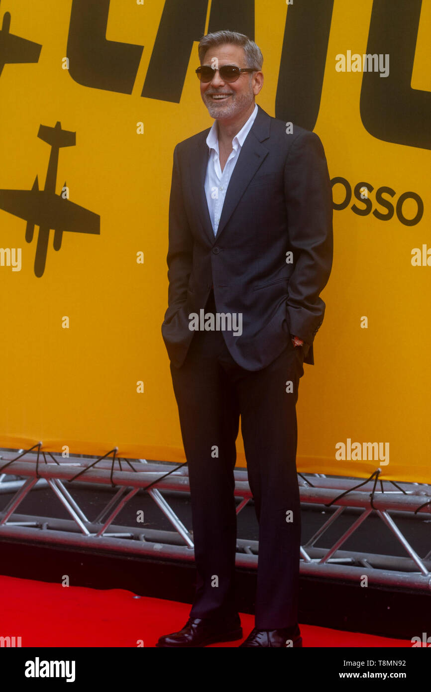 Roma, Italia. 13 Maggio, 2019. Durante il photocall della serie tv 'Catch 22' fatta questa mattina al cinema moderno di Roma. Credito: Paolo Pizzi/Pacific Press/Alamy Live News Foto Stock