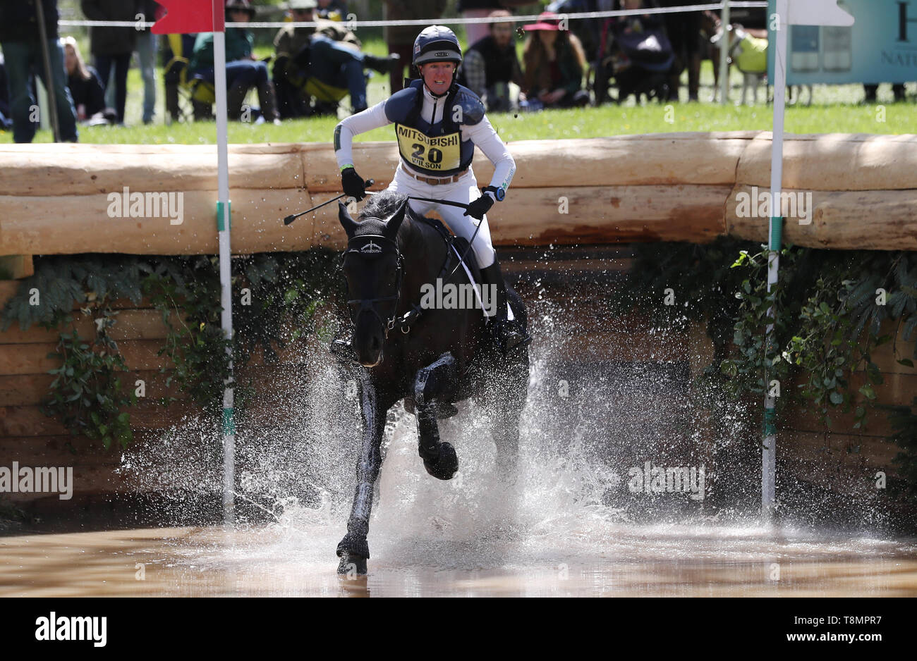 Bulana cavalcato da Nicola Wilson sulla croce il paese durante il giorno quattro del 2019 Mitsubishi Motors Badminton Horse Trials a Badminton station wagon, nel Gloucestershire. Stampa foto di associazione. Picture Data: Sabato 4 maggio 2019. Vedere PA storia Badminton equestre. Foto di credito dovrebbe leggere: David Davies/PA FILO Foto Stock