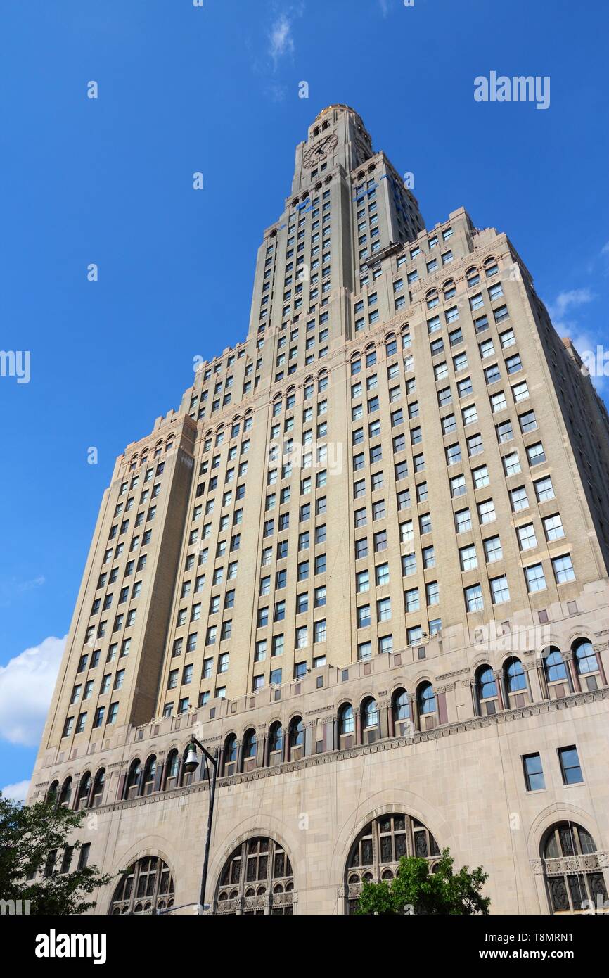 NEW YORK, Stati Uniti d'America - luglio 6, 2013: Williamsburgh Savings Bank Tower vista esterna in New York. Era una volta il più alto edificio in Brooklyn (512 ft di altezza). Foto Stock