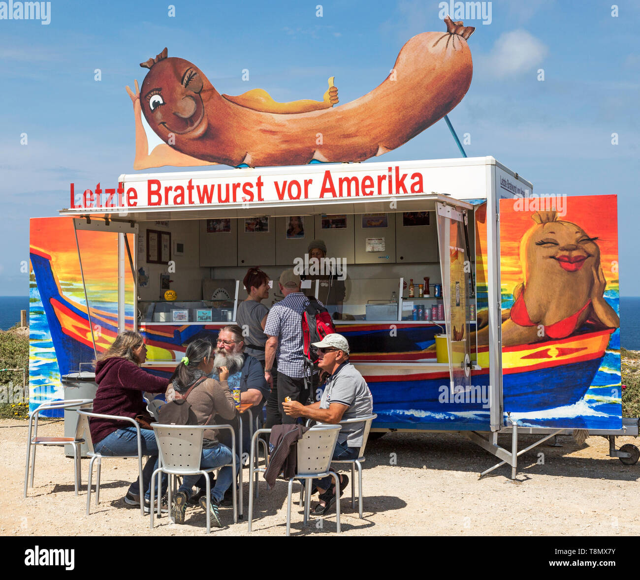 Ultimo bratwurst prima America hotdog salsiccia cibo da asporto stallo, Cabo de São Vicente, Cape St Vincent, Algarve, PORTOGALLO Foto Stock