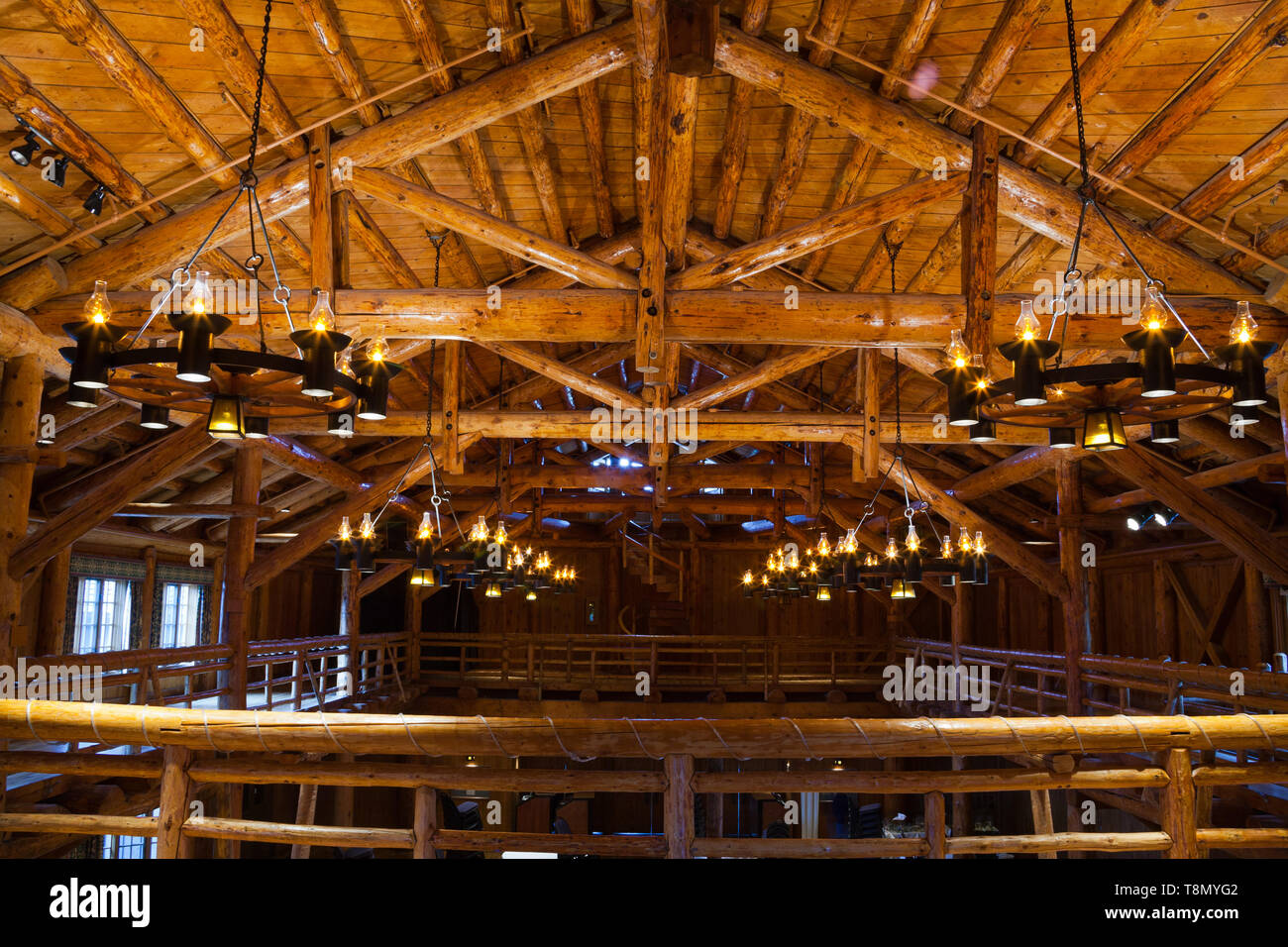 Il Grand Hall visualizza molti rustico caratteristiche di costruzione in questa elegantemente nominato funzionario pasticcio dell edificio utilizzando mano registri squadrate e pietre native. Foto Stock