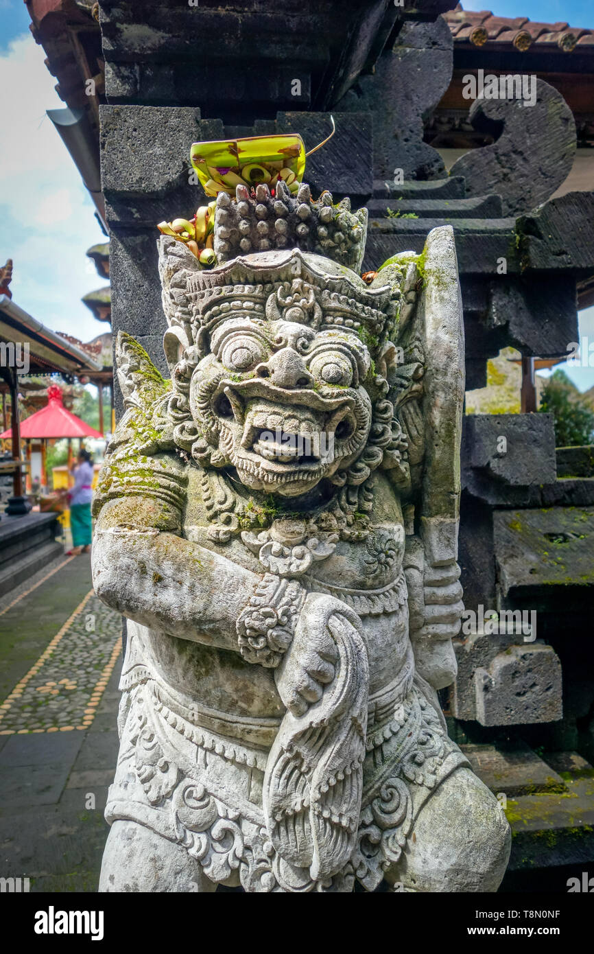Statua in Pura Besakih temple, Monte Agung, Bali, Indonesia Foto Stock