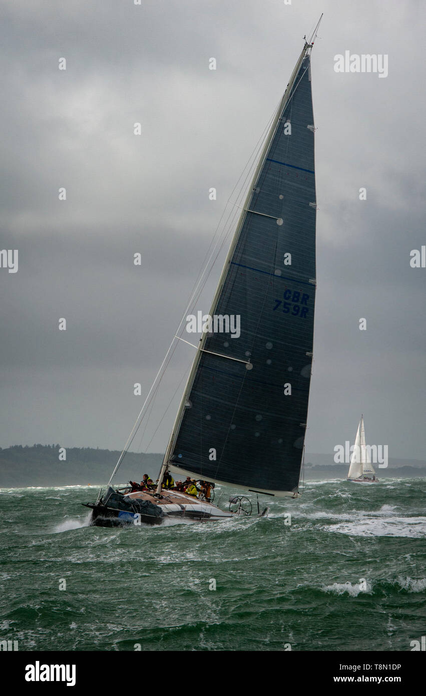 Yachts racing in Cowes Week, Isle of Wight, Regno Unito, 10 agosto 2018 Foto Stock