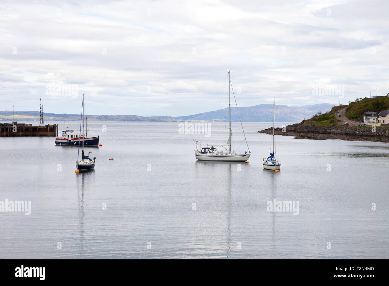 Le barche nel porto di Mallaig porto di pesca nelle Highlands scozzesi sulla costa ovest Foto Stock