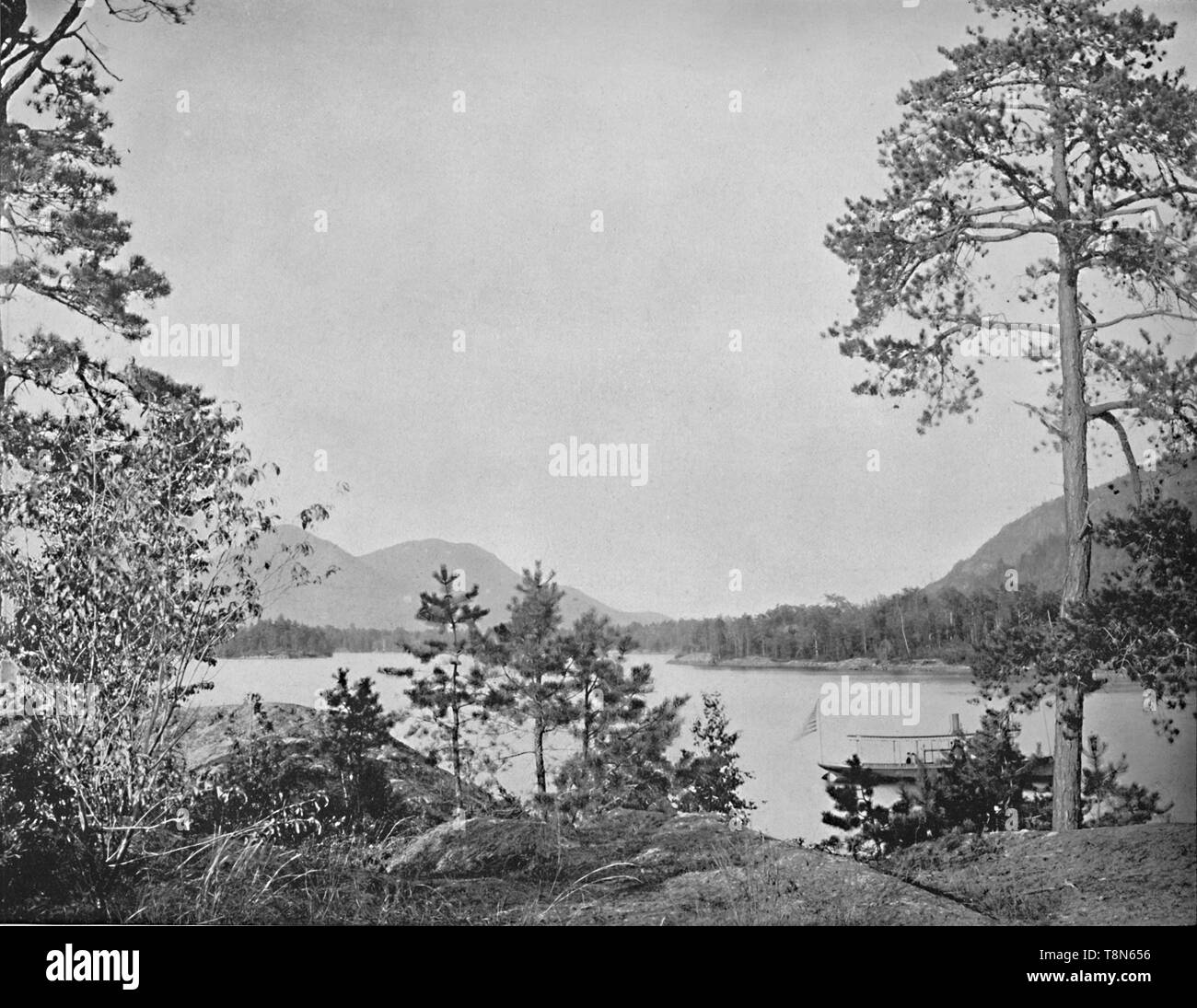 'Shelving Rock Mountain Lake George, New York', C1897. Creatore: sconosciuto. Foto Stock