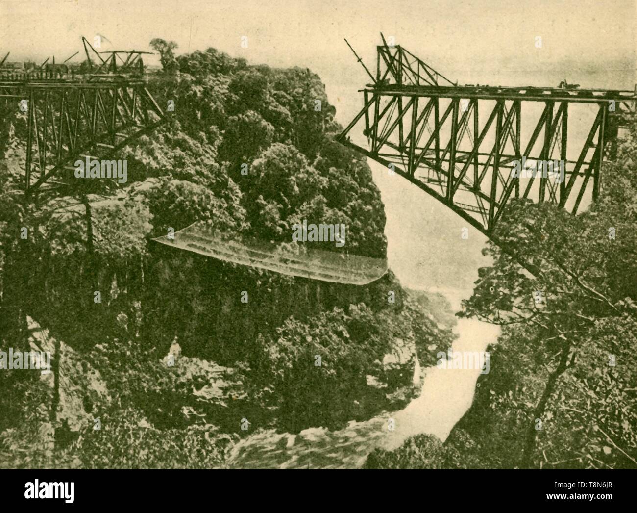 "Costruire il Zambesi ponte ferroviario', C1930. Creatore: ENA. Foto Stock