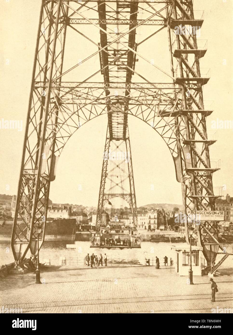 'Un Transporter Bridge a Rouen', C1930. Creatore: sconosciuto. Foto Stock