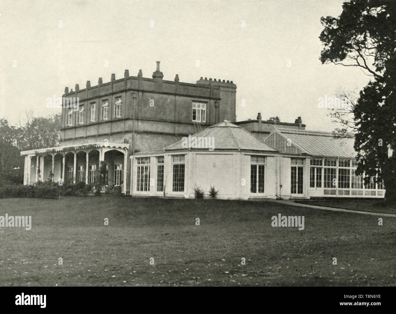 'Royal Lodge di Windsor: la casa di campagna della famiglia reale', 1937. Creatore: sconosciuto. Foto Stock