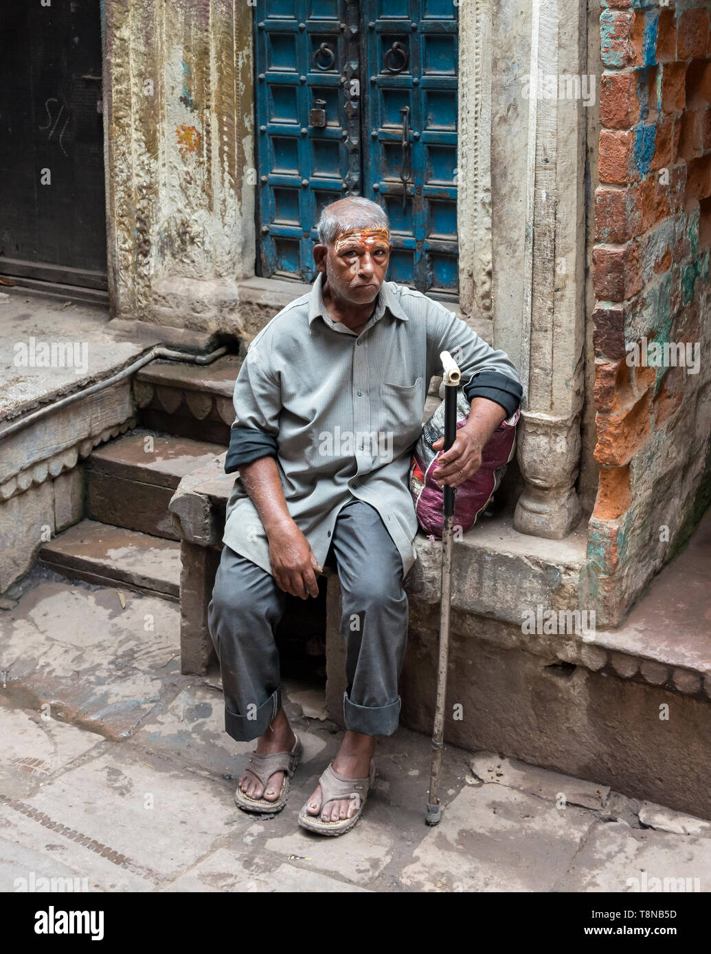 Ritratto di un uomo indiano, la città vecchia di Varanasi, India Foto Stock
