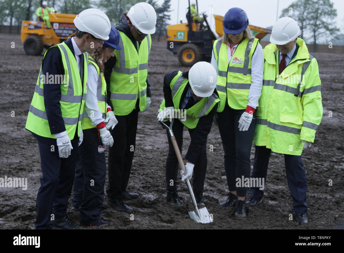 Atleti e Dignatories durante il cerimoniale di rottura di massa del Commonwealth Games 2022 Villaggio Atleti, in Perry Barr, Birmingham Foto Stock