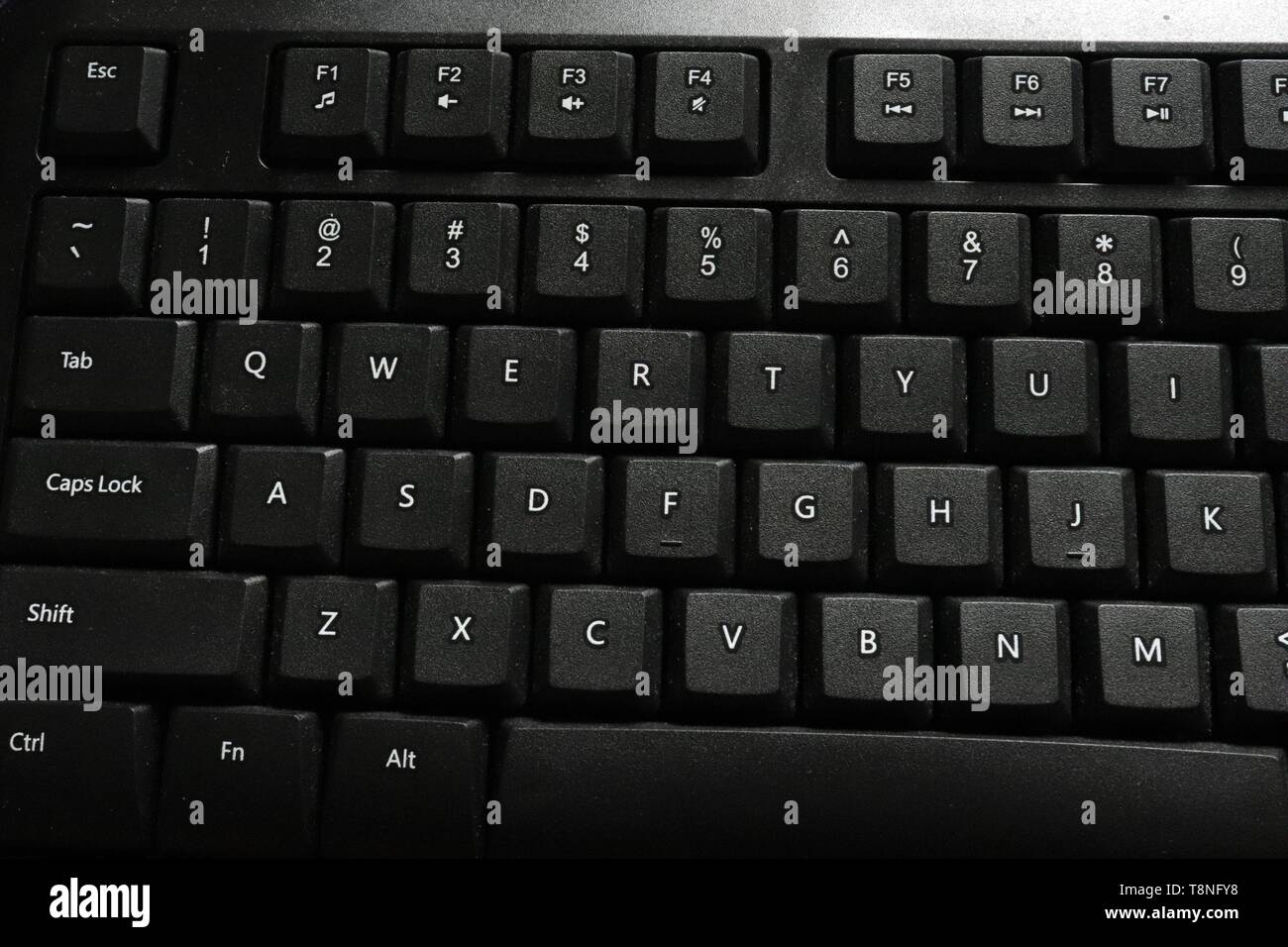 In prossimità dei tasti QWERTY insieme con i tasti funzione sulla tastiera nera Foto Stock