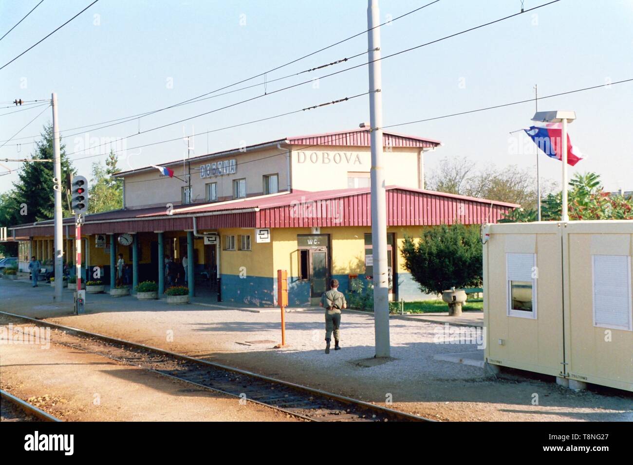 Dobova stazione ferroviaria sul confine Slovenian-Croatian mostrato durante la disgregazione dell'ex Iugoslavia nel 1991. Foto di Adam Alexander Foto Stock