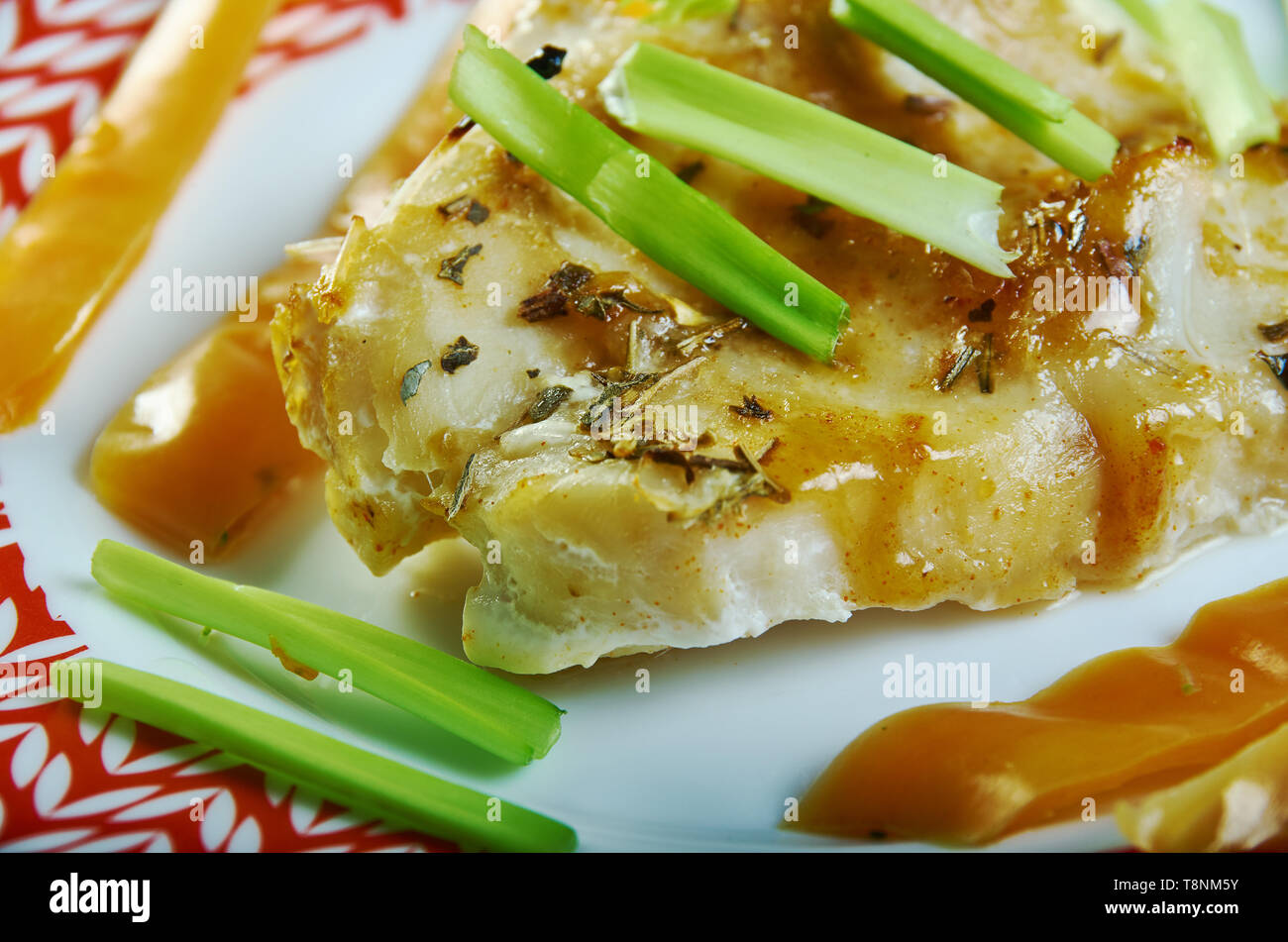 Sunshine nasello, Croccante filetto di nasello con Peperoncino dolce, coriandolo e lime Foto Stock