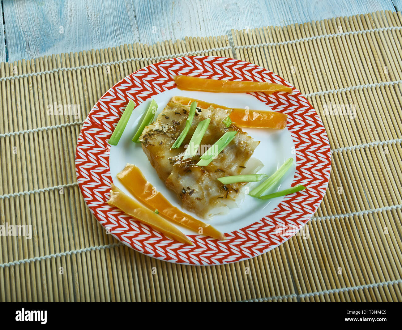 Sunshine nasello, Croccante filetto di nasello con Peperoncino dolce, coriandolo e lime Foto Stock