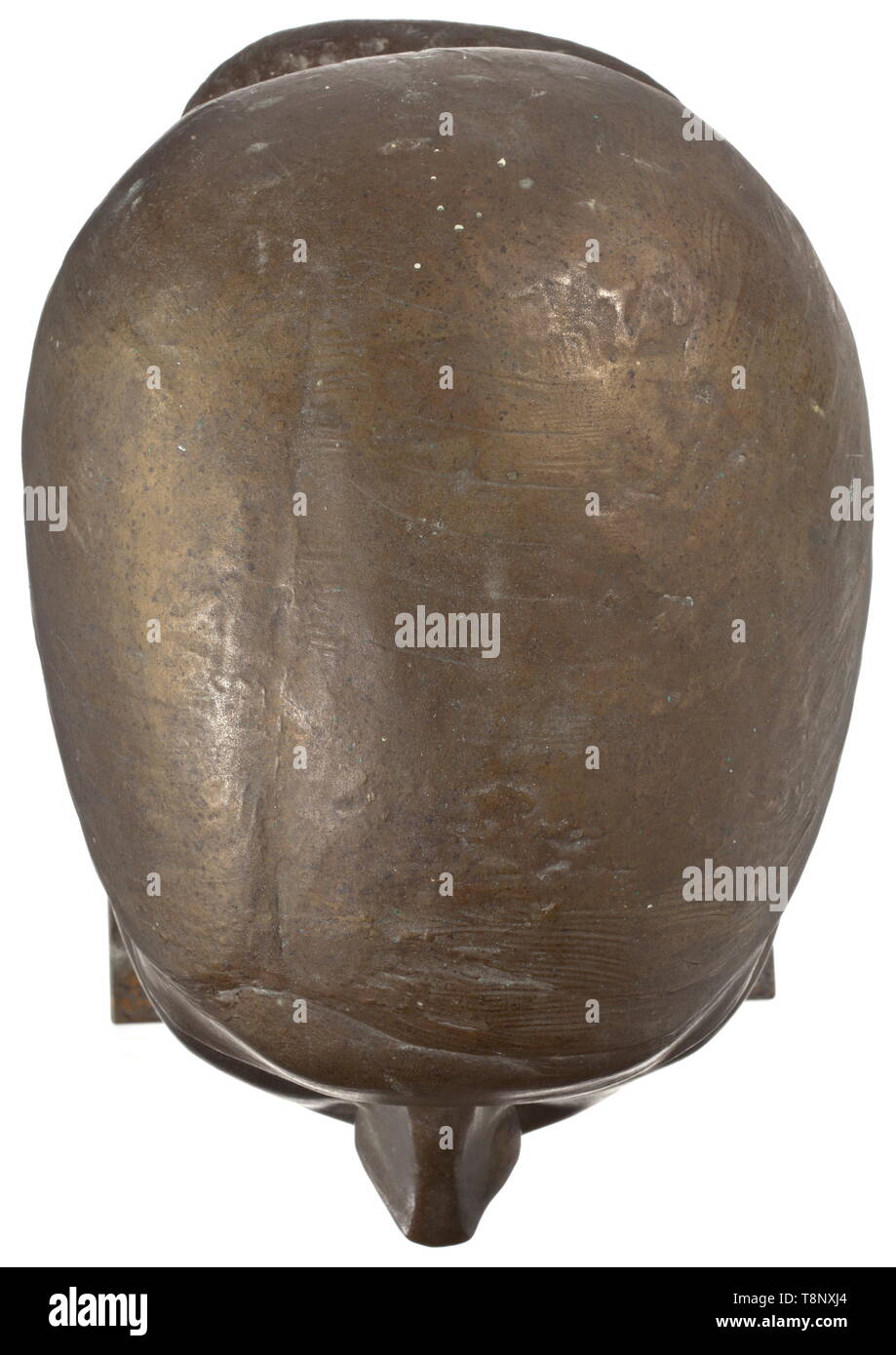 Kurt Schmid-Ehmen (1901 - 1968) - "Hertha' Bronzo su base di pietra, firmata sul collo 'Schmid-Ehmen 1935', sulla staffa di base marchio fonderia 'Guss Priessmann Bauer & Co. München", patina, grigio rosso con base in pietra (una piccola imperfezione sul bordo inferiore). Altezza senza base 35 cm, con base di 44 cm. Compresi tre fotografie monocrome, tre aspetti negativi di 6 x 6 cm e tre negativi di vetro 6 x 7 cm di "Hertha', tra loro anche il gesso figura, un catalogo 'Münchener Kunstausstellung 1939, Maximilianeum" con "Hertha' su p. 78. Inoltre il coperchio originale lettera e Copia in, Editorial-Use-solo Foto Stock