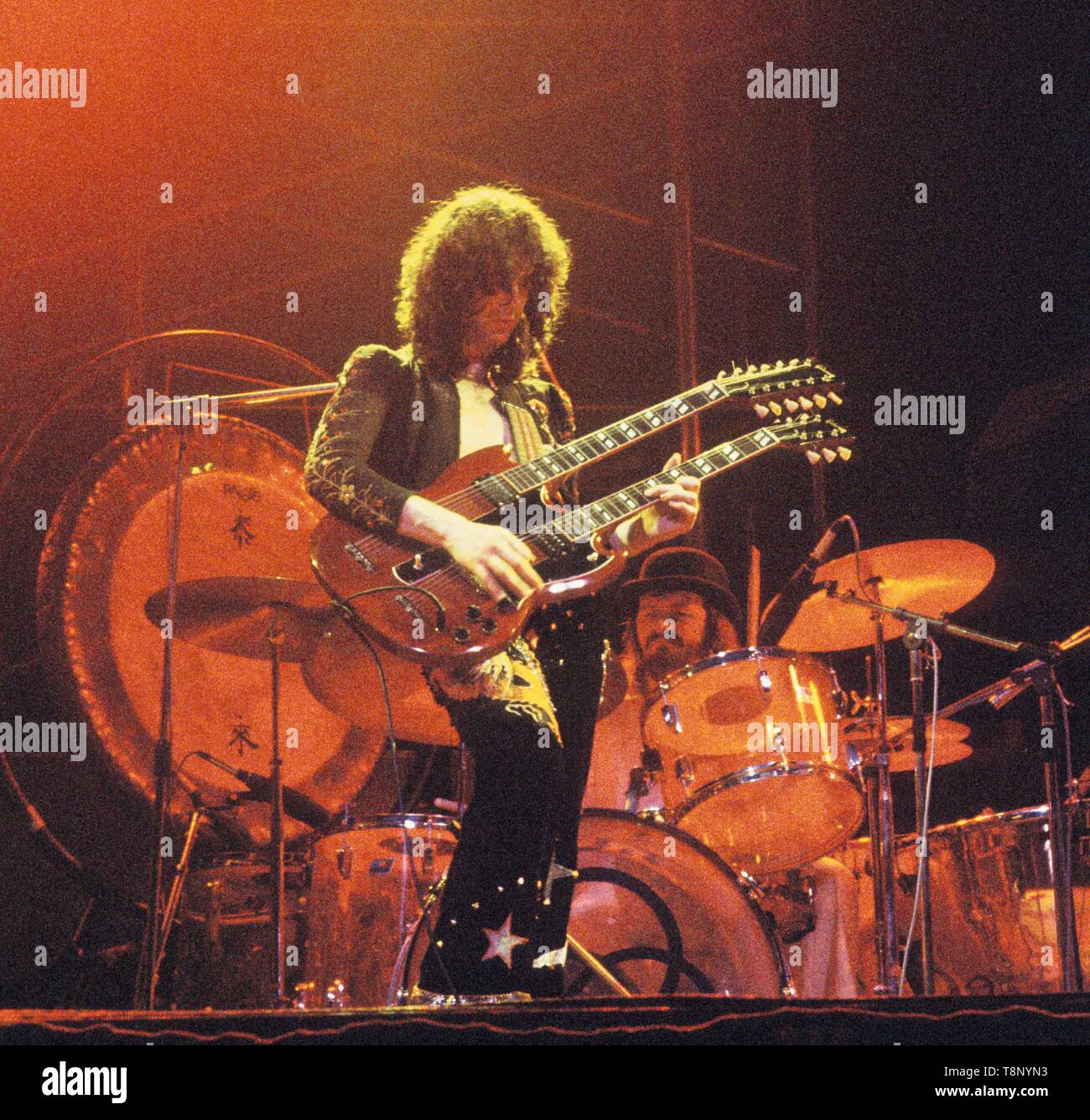 Robert Plant (L) e John Bonham dei Led Zeppelin Amsterdam, Oude Rai, Paesi Bassi - 1972, (foto Gijsbert Hanekroot) Foto Stock