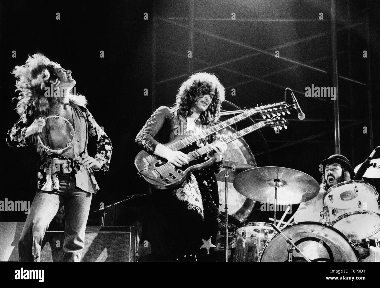 Germania - marzo: Led Zeppelin esibirsi dal vivo sul palco in Germania nel marzo 1973 L-R Robert Plant, Jimmy Page, John Bonham (foto di Gijsbert Hanekroot) Foto Stock
