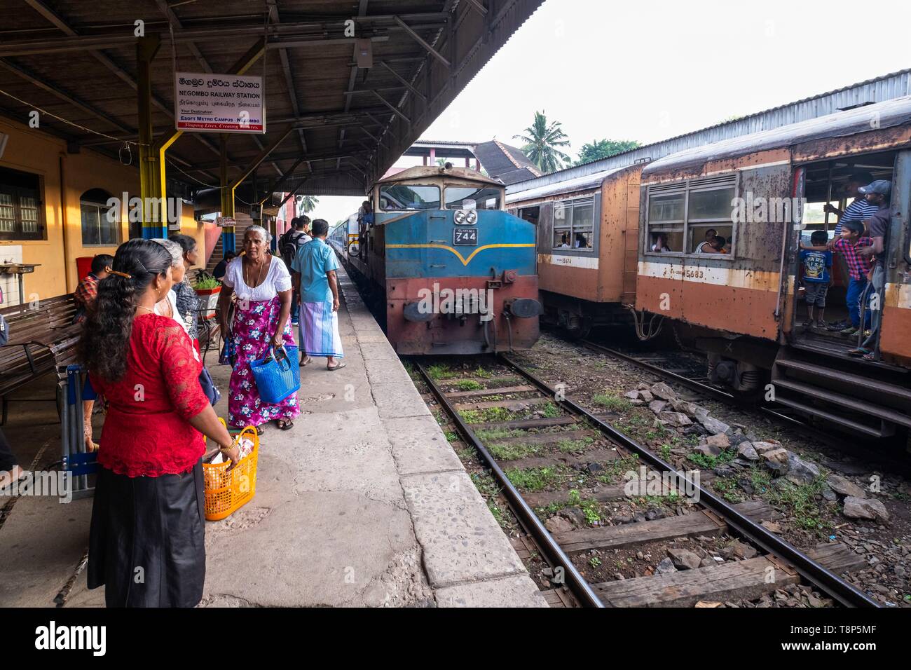 Sri Lanka, provincia occidentale, Negombo, presso la stazione ferroviaria Foto Stock