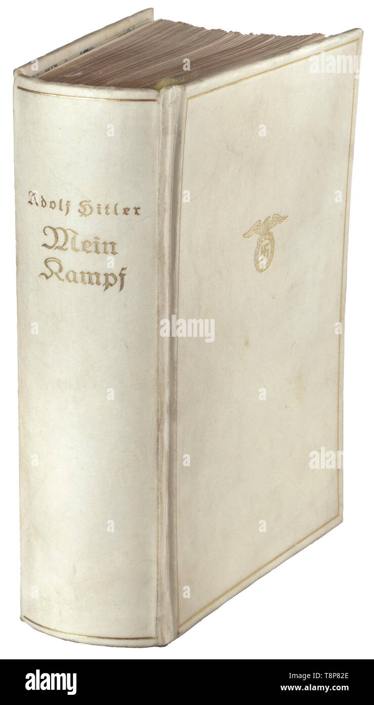 Adolf Hitler - Mein Kampf un limitato deluxe edition 1933. Edizione completa con 782 pagine di carta fatta a mano. Bianco, oro-pergamena goffrata-binding, dorate bordi superiori. Risguardo del libretto con iscrizione (tr) in occasione di un milione di copie, un centinaio di libri della presente edizione deluxe sono state stampate. Questa copia porta il numero 055'. Estremamente raro, tutte le copie sono state dato personalmente da Hitler per 'Alte Kämpfer' e le principali autorità del Terzo Reich. Cfr lotto n. 3068 dal nostro 58a d'aste, martello 6.900 Euro. storica, storica del xx secolo, 1930s, NS, Nazionale Soc, Editorial-Use-solo Foto Stock