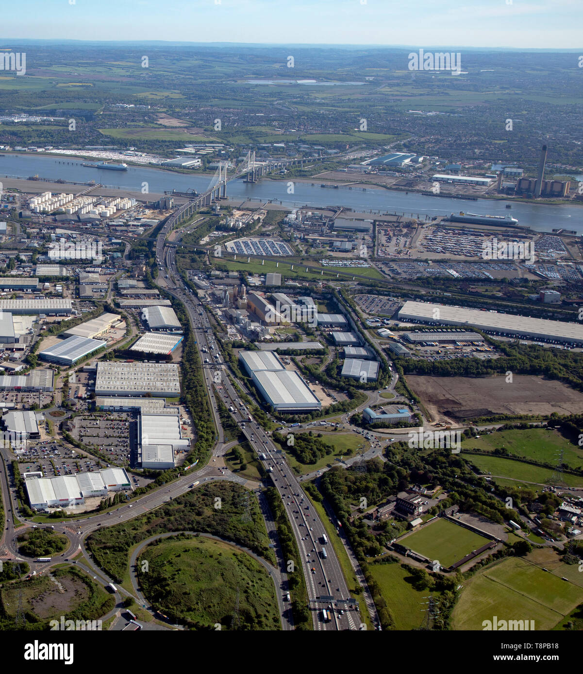 Vista aerea della A282 (da oltre M25) guardando a sud verso il QE2 ponte,Thurrock, Essex Foto Stock
