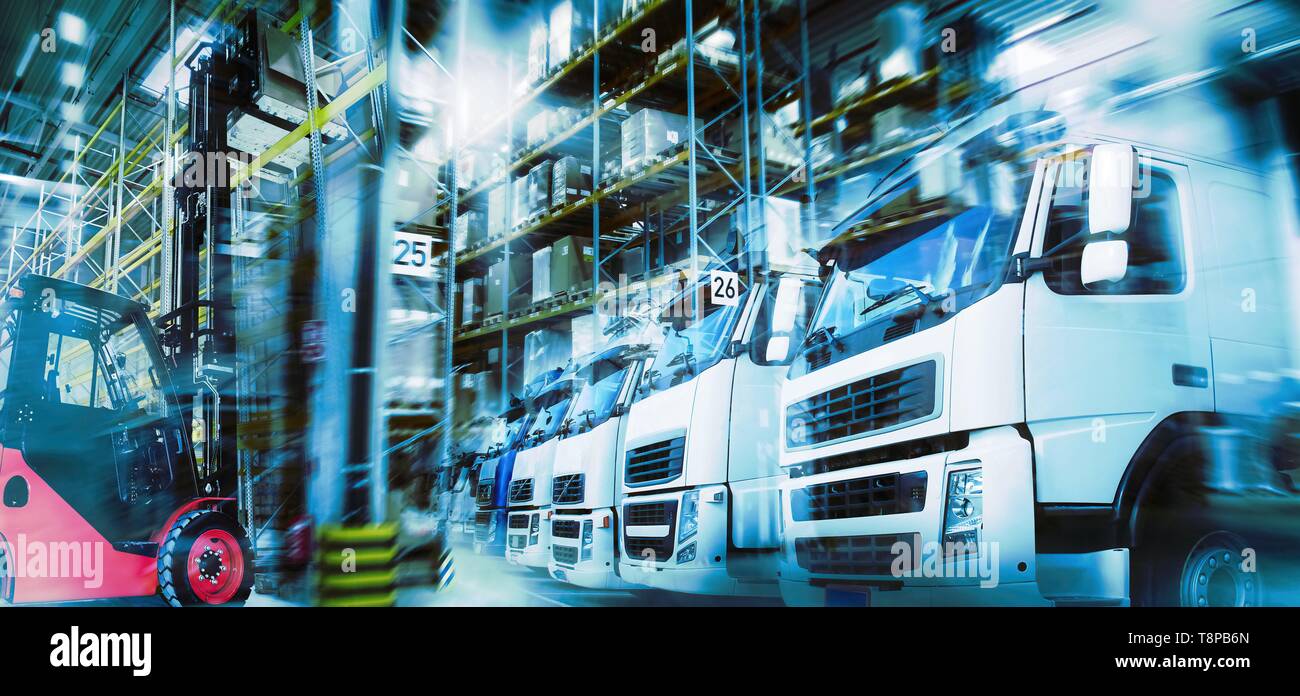 La logistica di trasporto moderni con il magazzino, camion e carrelli elevatori | Utilizzo di tutto il mondo Foto Stock
