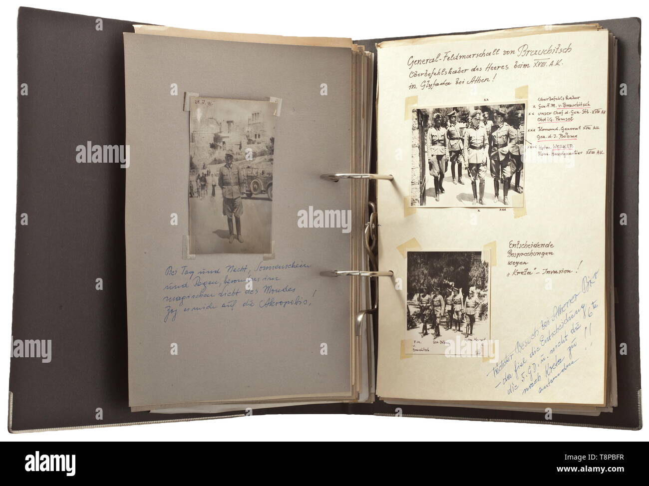 Una vasta collezione di fotografie di Josef Werner, principali delle truppe di montagna - Straordinaria documentazione (in forma di diario) della sua esperienza di guerra tra il 1939 e 1945 le fotografie raccolte in quattro cartelle di file con didascalie originali dal funzionario. Un totale di circa 400 foto (tra loro alcune cartoline dell' immagine) dei teatri di guerra in Polonia, Francia, Italia, Serbia, Grecia, Finlandia e Norvegia (Lapponia). Fotografie con molto dettagliate descrizioni e aggiunta di mappe e disegni. Iniziando con 111Mountain reggimento di artiglieria in , Additional-Rights-Clearance-Info-Not-Available Foto Stock