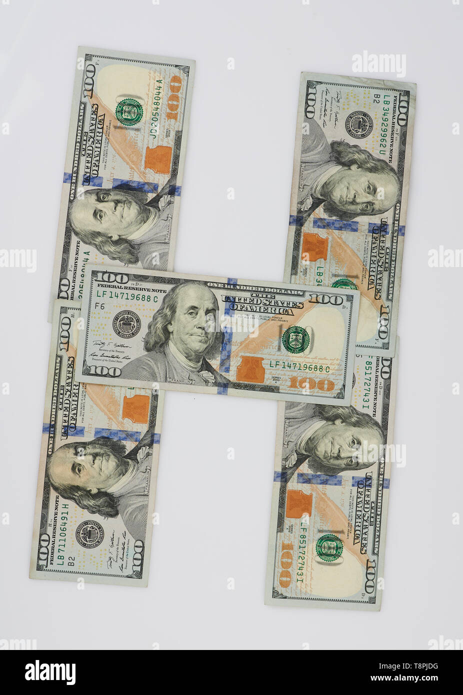 H lettera fatta dal dollaro isolati su sfondo bianco Foto Stock