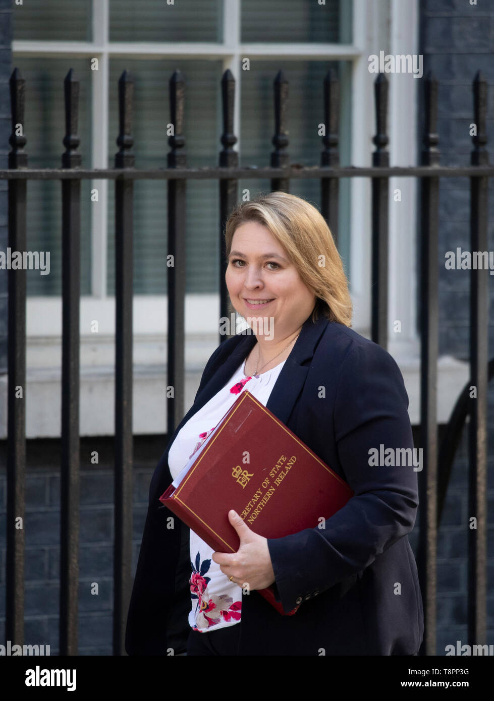 Londra, Regno Unito. 14 maggio 2019. Karen Bradley, Segretario di Stato per l'Irlanda del Nord, a Downing Street per settimanale riunione del gabinetto. Credito: Malcolm Park/Alamy Live News. Foto Stock