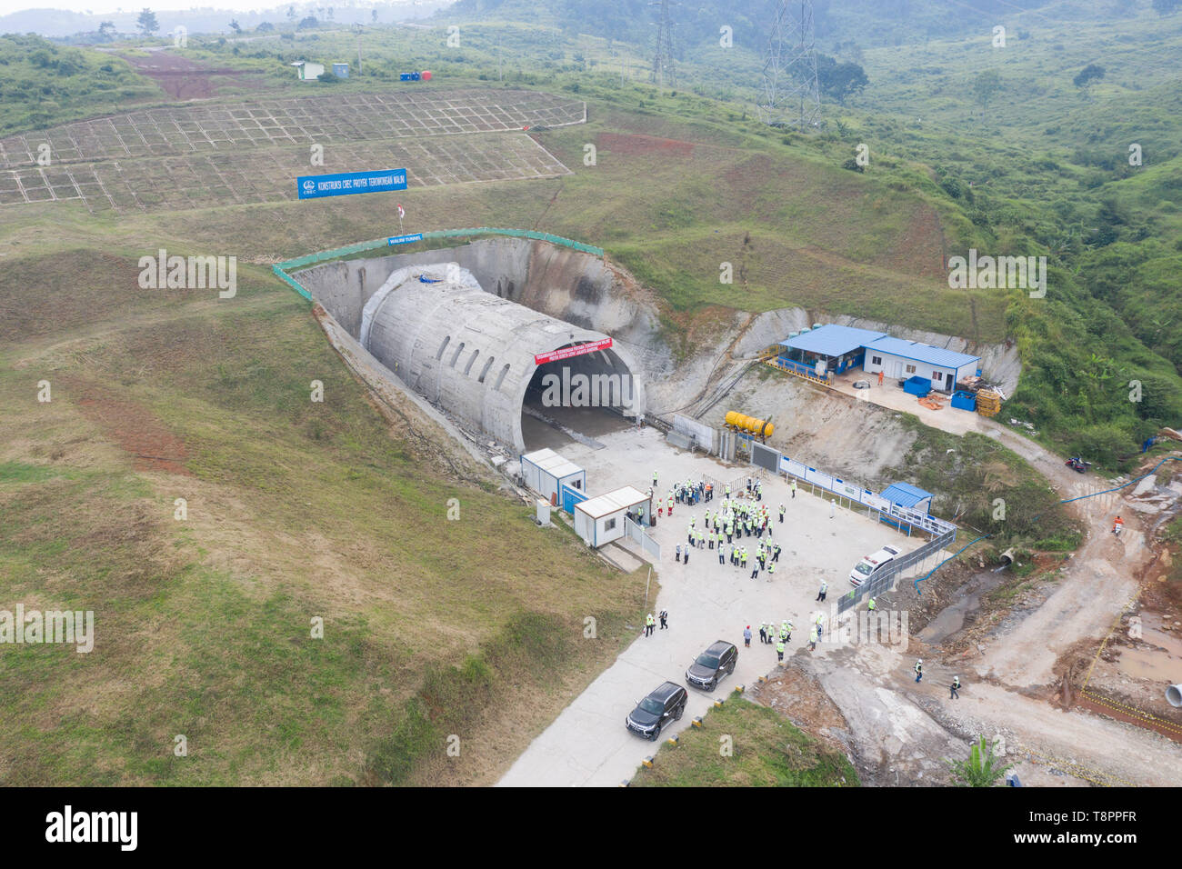 Jakarta, Indonesia. 14 Maggio, 2019. Foto scattata il 14 Maggio 2019 mostra la prima completato il progetto di tunnel di Giacarta di Bandung high speed rail in Walini, West Java, Indonesia. Il 142,3 km-lungo la Cinese-costruito ad alta velocità ferroviaria (HSR) progetto consentirà di collegare in Indonesia i capitale Jakarta e West Java è Bandung nel sud-est. Credito: Du Yu/Xinhua/Alamy Live News Foto Stock