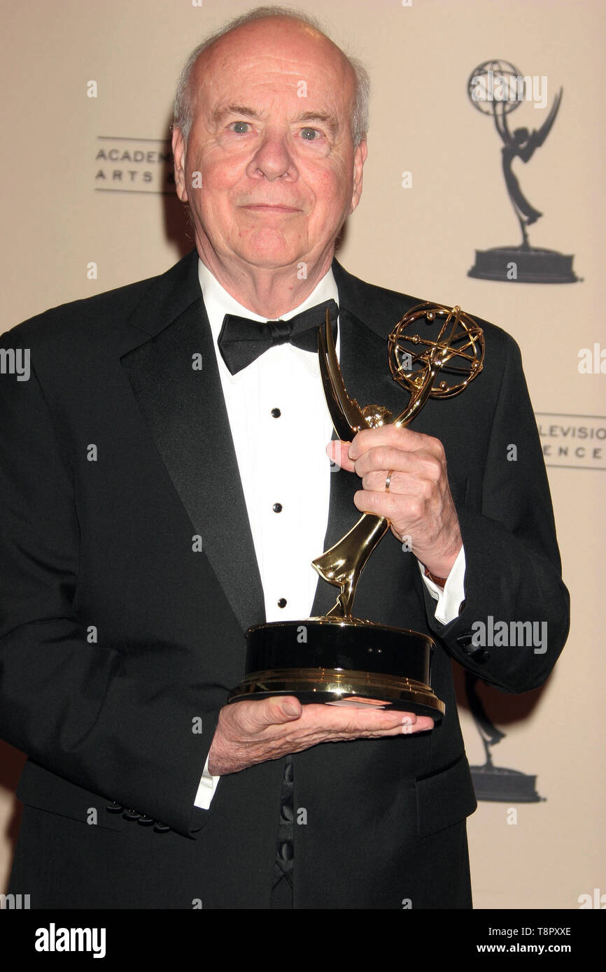 14 maggio 2019: Los Angeles, California USA: FILE: attore comico e TIM CONWAY, meglio conosciuto per il suo Emmy Award winning lavoro su "Il Carol Burnett Show, ' è morto martedì mattina. Egli è stato 85. Nella foto: Settembre 13, 2008 - Los Angeles, California, Stati Uniti - Attore TIM CONWAY al sessantesimo Primetime Creative Arts Emmy Awards tenutosi presso il Nokia Theater. Credito: Paolo Fenton/ZUMAPRESS.com/Alamy Live News Foto Stock