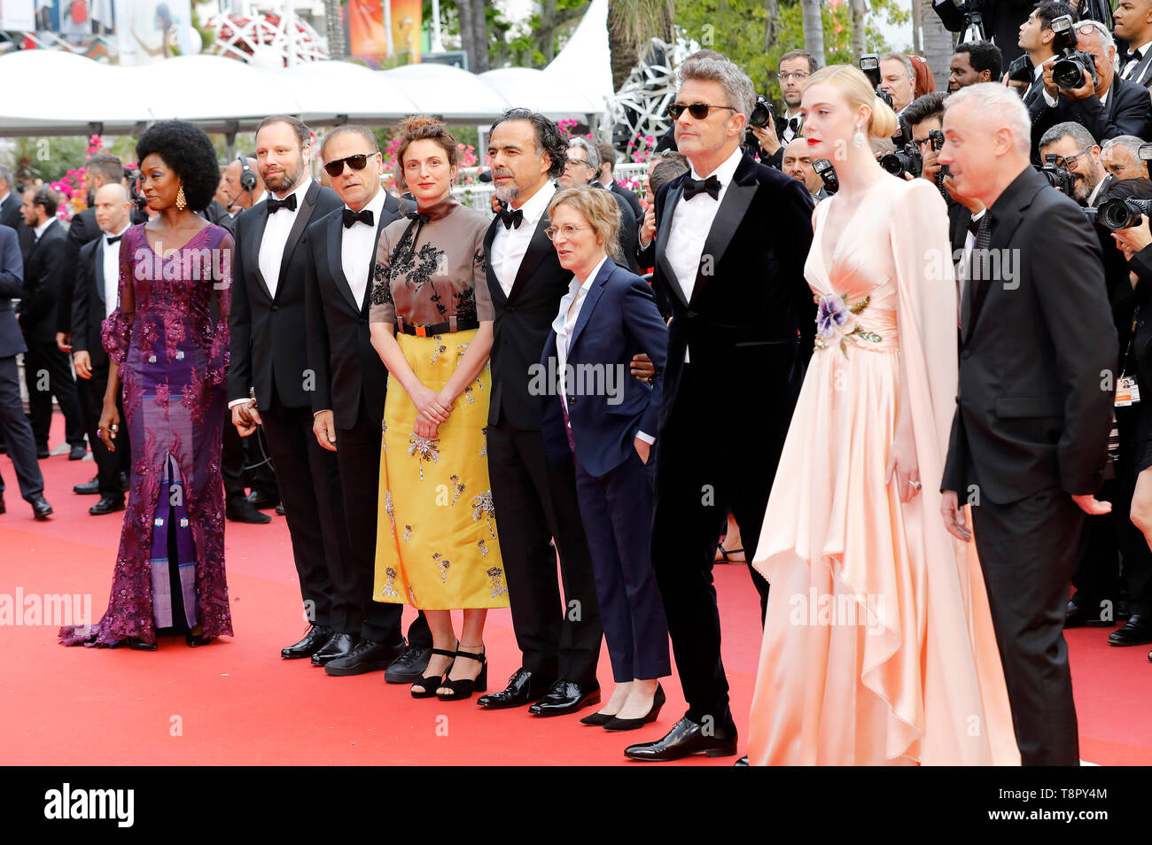 Cannes, Francia. 14 Maggio, 2019. La giuria: Maimouna N'Diaye, Yorgos Lanthimos, Enki Bilal, Alice Rohrwacher, Alejandro Gonzalez Inarritu, Kelly Reichardt, Pawel Pawlikowski, Elle Fanning e Robin Campillo presenti alla cerimonia di apertura e di screening di 'i morti non muoiono' durante la 72a Cannes Film Festival presso il Palais des Festivals il 14 maggio 2019 a Cannes, Francia Credito: Geisler-Fotopress GmbH/Alamy Live News Foto Stock